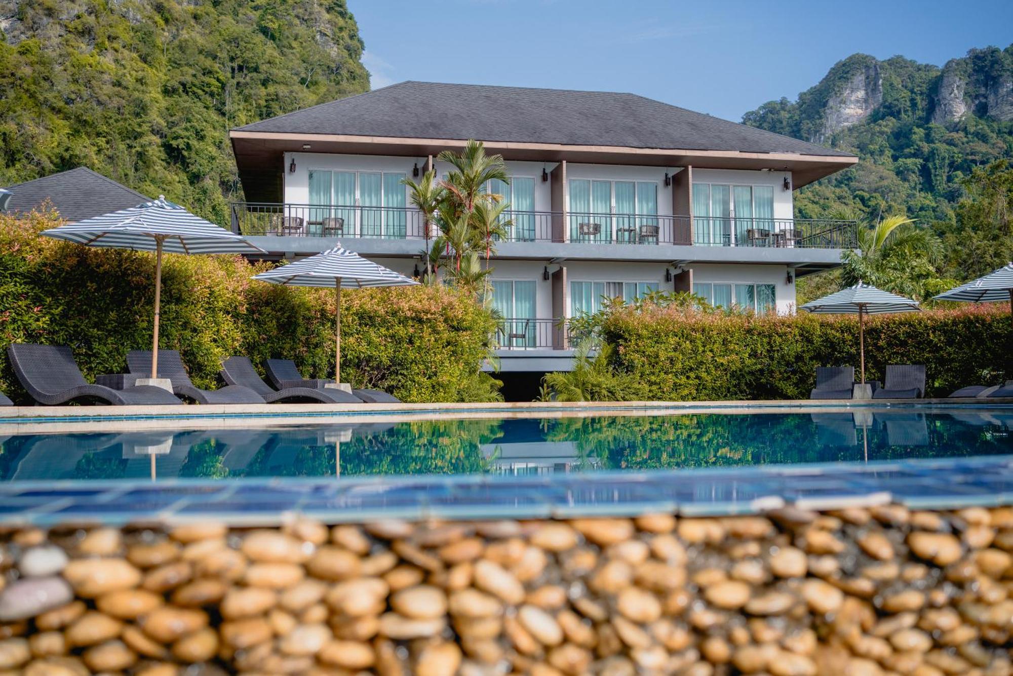 Phutawan 3* Strand Railay
